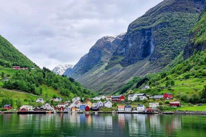 Private Full Day Trip From Oslo To Bergen with Sognefjord And Flam Railway