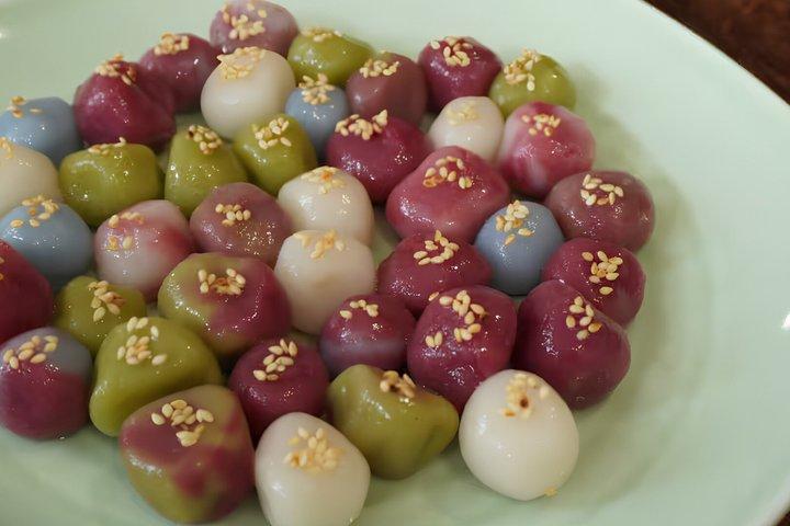 Hanoi Hidden Villa: Make Floating Cake & Taste Fresh Lotus Tea