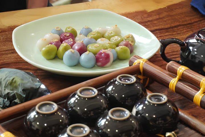 Hanoi Hidden Villa: Make Floating Cake & Taste Fresh Lotus Tea