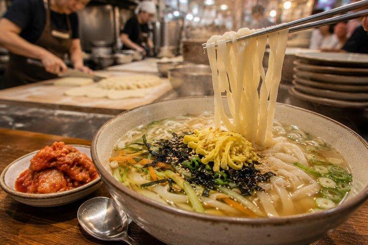 Seoul Gwangjang Market Food Tour with 8+ Korean Tastings