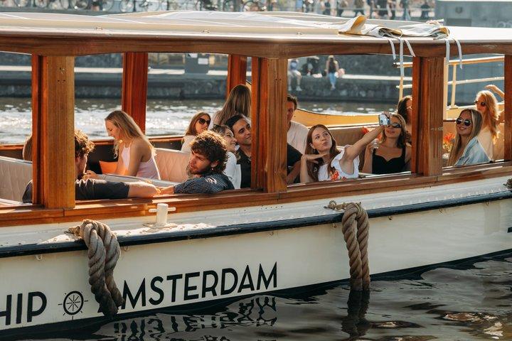 Amsterdam Classic Saloon Boat Cruise with Drinks and Cheese