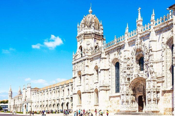 Lisbon & Sintra Pass: Pena Palace, Jerónimos & Regaleira