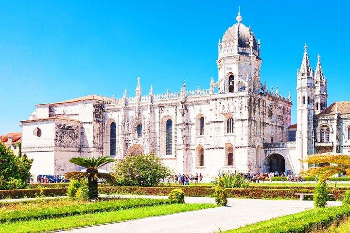 Lisbon & Sintra Pass: Pena Palace, Jerónimos & Regaleira
