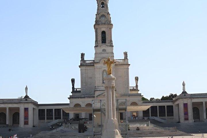 From Lisbon Luxury Fatima, Batalha, Nazare Full-Day Private Tour