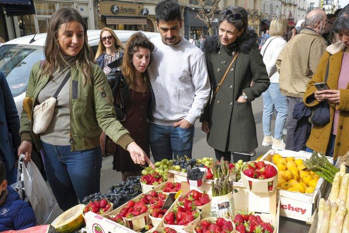 Eating Paris Montmartre Food and Wine Small Group Tour