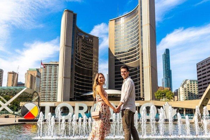Toronto City ICONIC Sightseeing and Highlights Small Group Tour