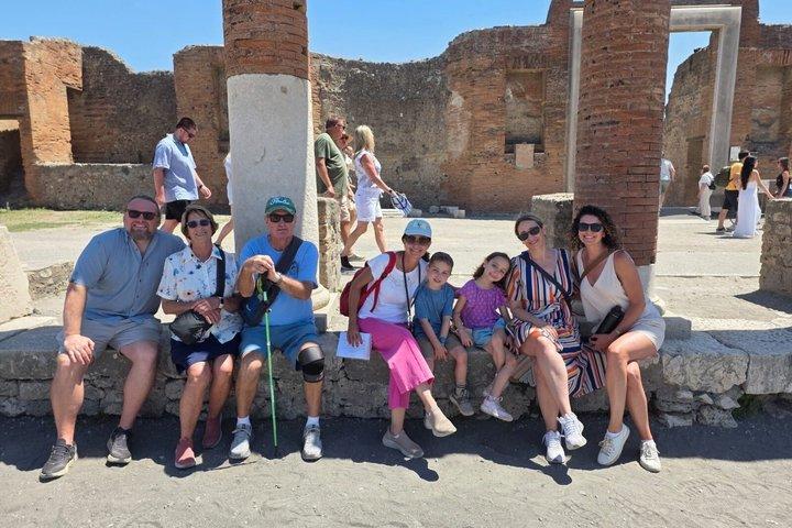 Fast Access Pompeii Tour for Families & Kids with Archaeologist