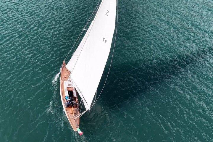 Private Guided Sailing Boat Tour on Lake Como with Aperitif