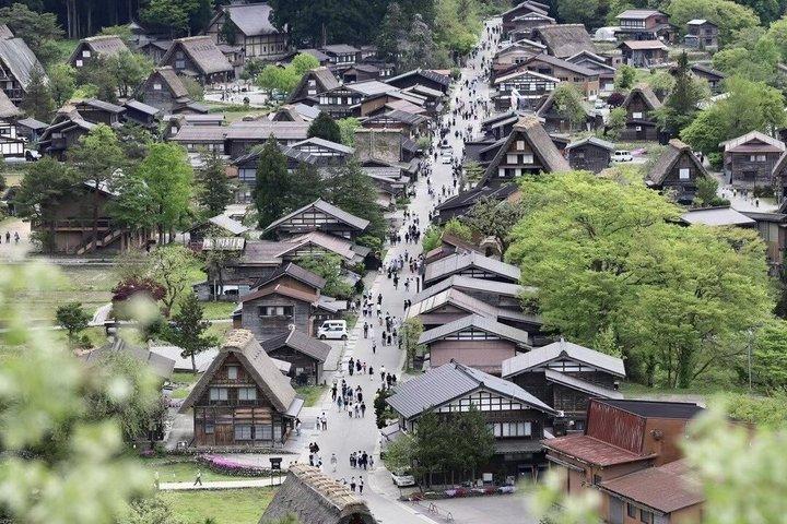 Shirakawago and Hida Takayama Day Trip from Nagoya