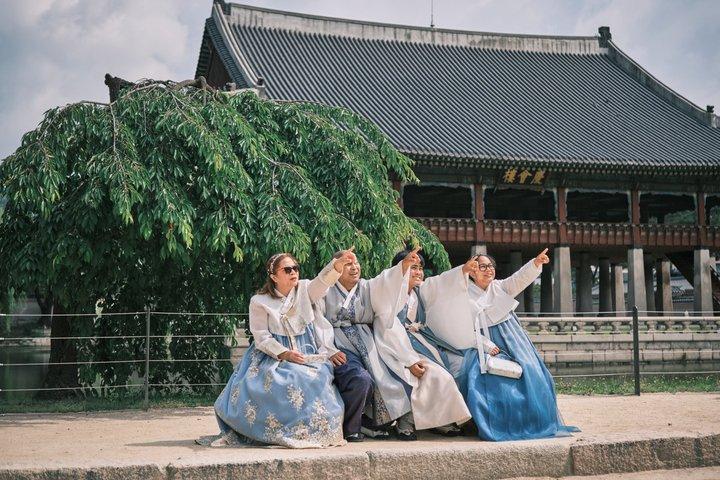 Seoul Gyeongbokgung Hanbok Photoshoot & Korean History Tour