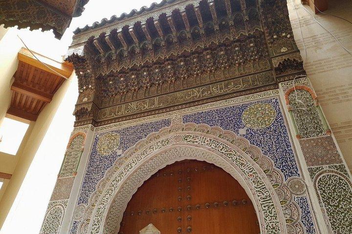 Fes Medina Tour: Blue Gate, Artisans, Tanneries & Historic Souk