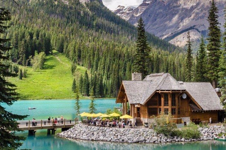Banff Three Iconic Lakes and Johnston Canyon Day Tour