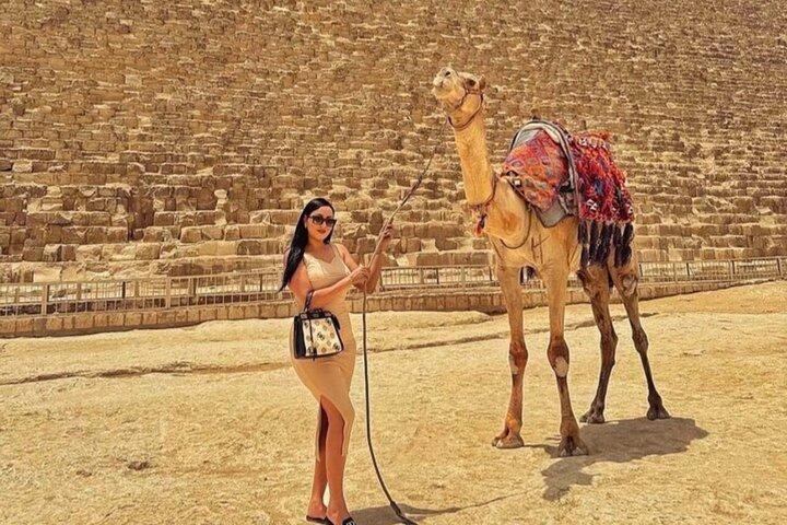 Private Tour in Pyramids of Giza with Lunch and Camel Ride