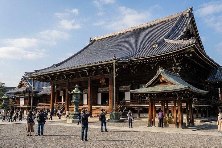 Kyoto Tower Higashi Honganji and Shōseien Garden walking tour