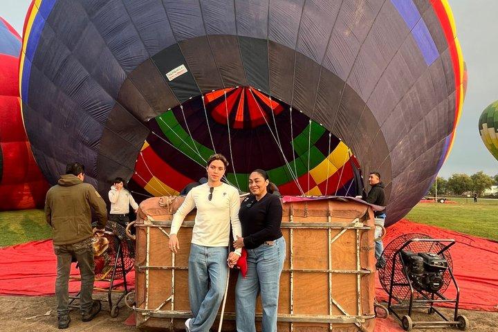 Flight in Teotihuacan Hot Air Balloon with Transportation and Breakfast