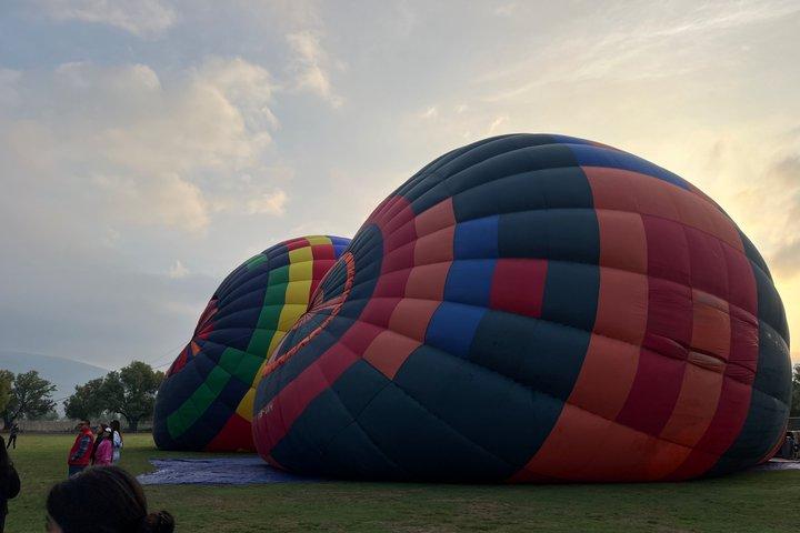 Flight in Teotihuacan Hot Air Balloon with Transportation and Breakfast