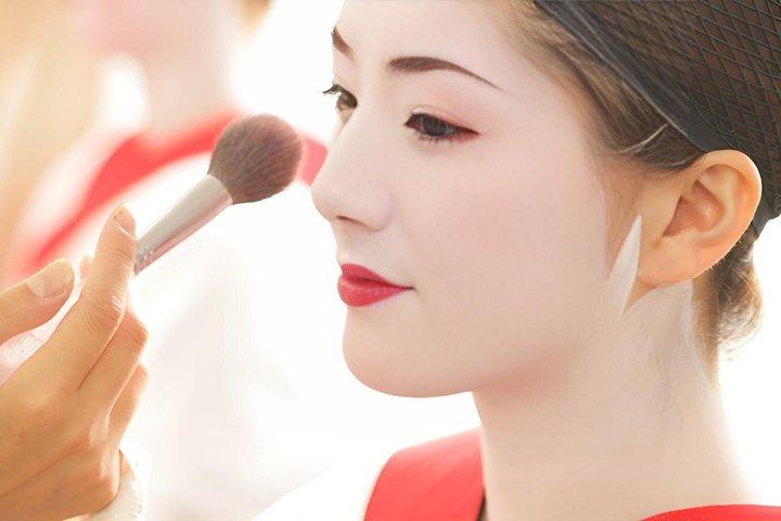 Kyoto: Maiko Makeover and Photoshoot Experience (Women only)
