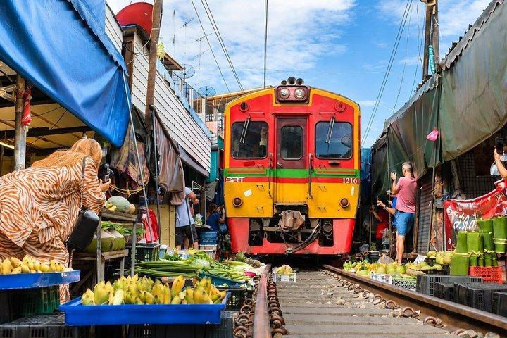 Bangkok Small-Group Damnoen Floating Market Tour & Railway Market