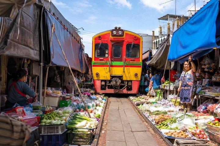 Private Maeklong Railway& Damnoen Saduak Market Tour from Bangkok