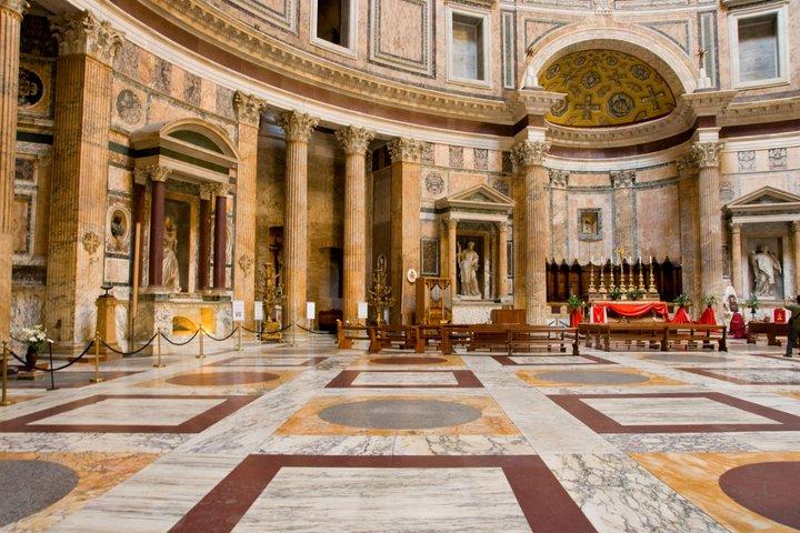 Guided Tour of Pantheon and Trevi Fountain with Reserved Access