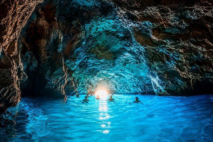 Blue Cave, 3 Green Caves & Šunj Beach - Morning Speedboat Tour