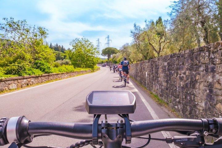 Florence: E-Bike Tour with Olive Oil Tasting or Relax in the Pool