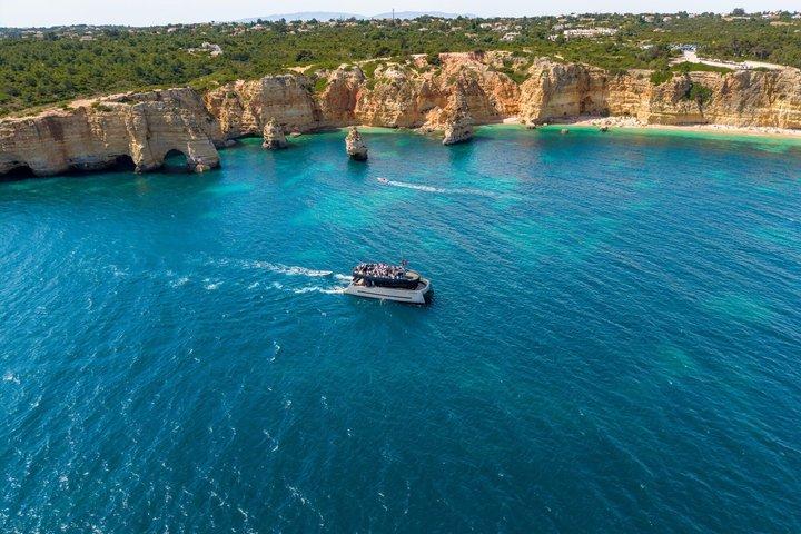 Albufeira: Brunch and Benagil Caves with Open bar