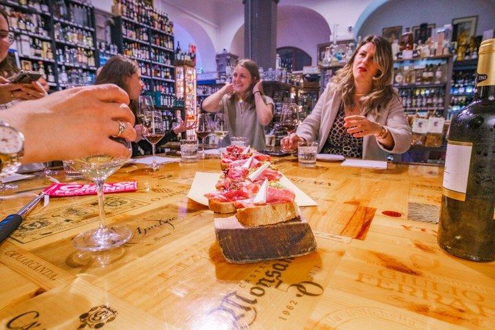 Guided Wine Walk in Florence with 3 Wine Pairing and Food Tasting