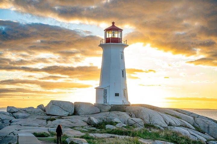 Half Day Tour: Peggys Cove,Swissair Memorial & Titanic Cemetery