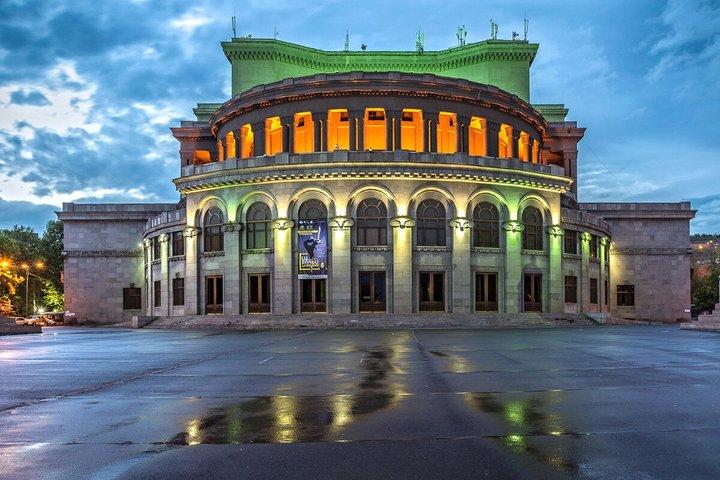 Private sightseeing and walking tour in Yerevan