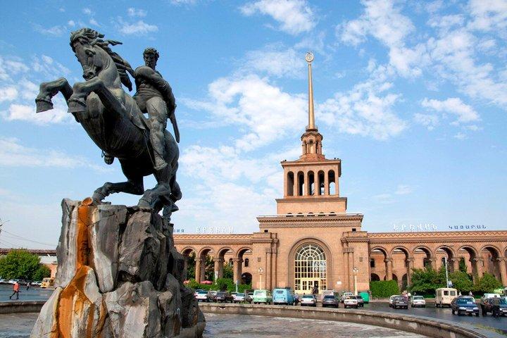 Private sightseeing and walking tour in Yerevan