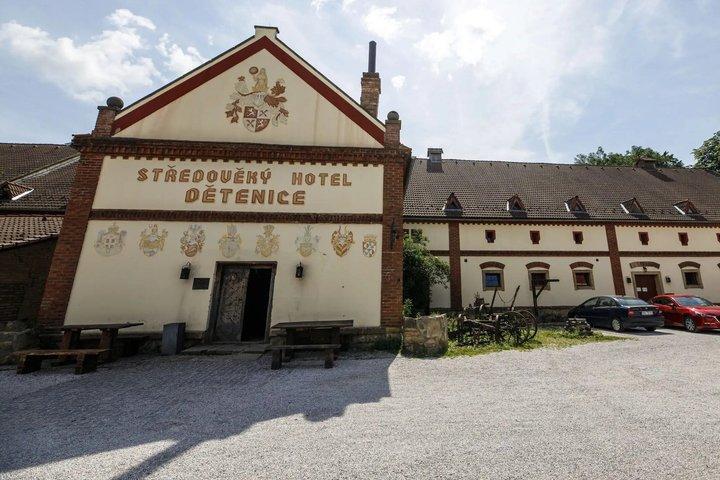 A night full of experiences - a medieval dinner show in Dětenice