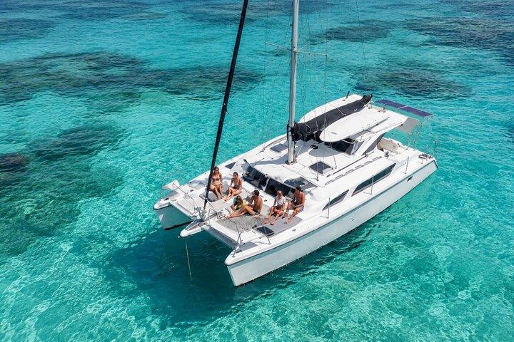 Private Catamaran Cancun Bay 4hr Open Bar and Snorkel
