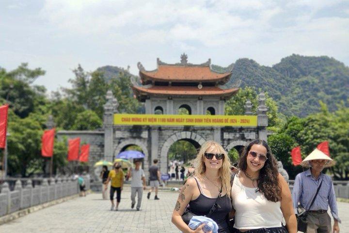 Private Tour Hanoi to Ninh Binh: Mua Caves, Tam Coc & Hoa Lu