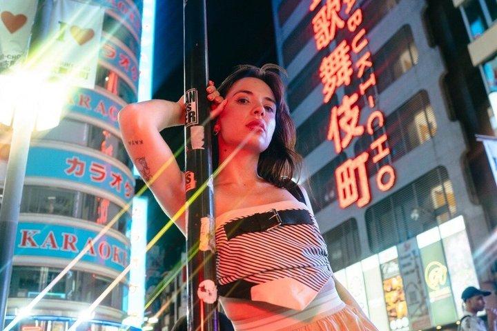 Shinjuku Neon Night Photoshoot with Pro Photographer