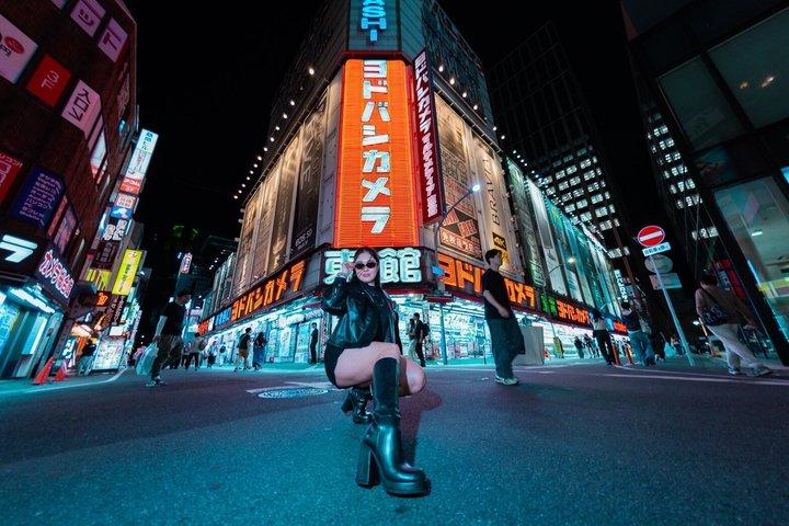 Shinjuku Neon Night Photoshoot with Pro Photographer