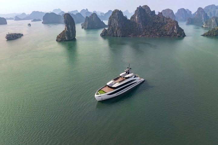 Jade Sails: Luxury Cruise Tour to Halong Bay and Lan Ha Bay