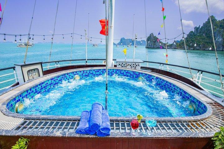 Halong Bay 5-Star Luxury Cruise from Hanoi with Limousine