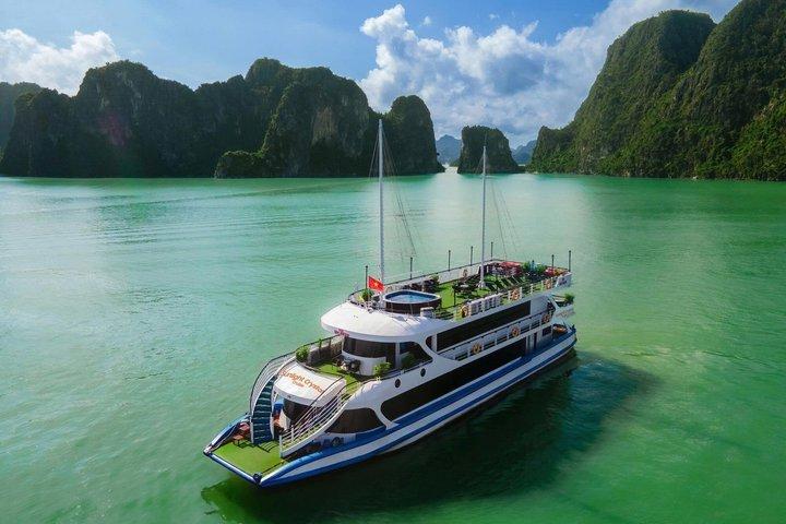 Halong Bay 5-Star Luxury Day Cruise with Buffet Lunch & Limousine
