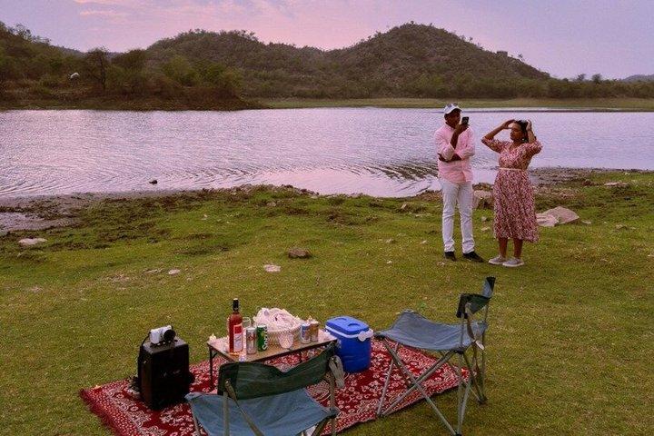 Udaipur: Private Vintage Willys Jeep Experience