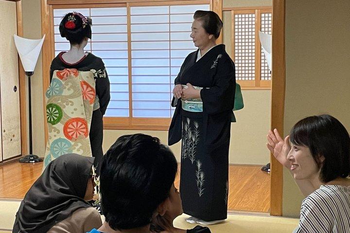 Kyoto Private Geisha Experience in an Exclusive Teahouse at Gion