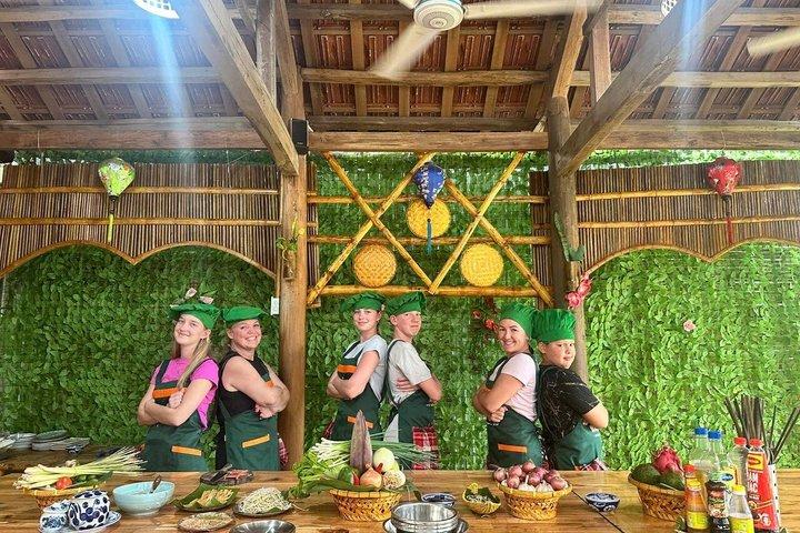 Hoi An Riverside Cooking Class(Local market,Basket Boat,Fishing)