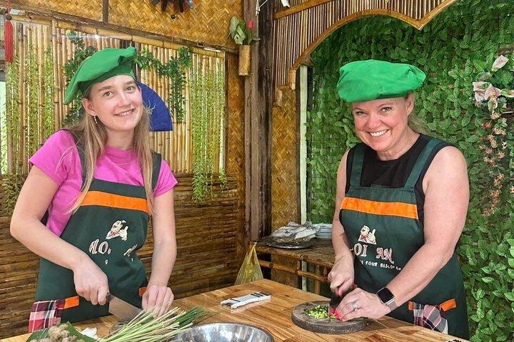 Hoi An Riverside Cooking Class(Local market,Basket Boat,Fishing)