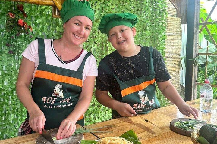 Hoi An Riverside Cooking Class(Local market,Basket Boat,Fishing)