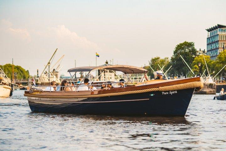 The Ultimate Amsterdam Canal Cruise - 2hr - Small Group with Drinks & Snacks