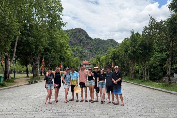 Ninh Binh VIP DCar Tour: Hoa Lu, Tam Coc & Mua Cave
