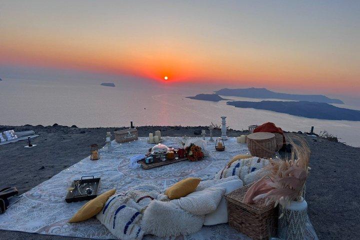 Private Santorini Sunset Picnic Experience