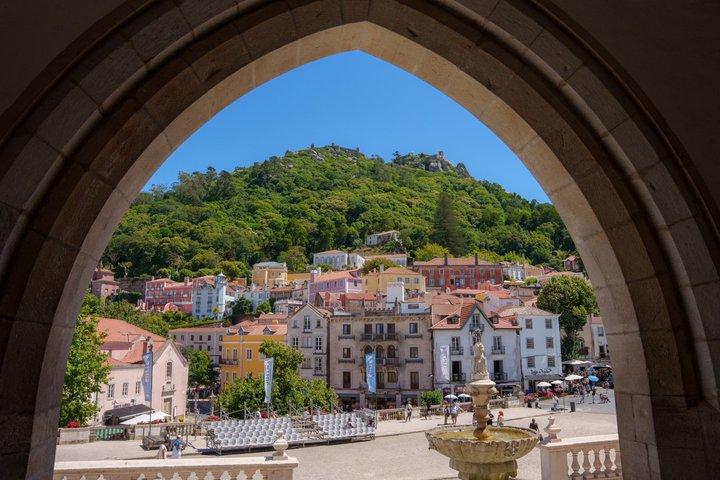Half-Day Sintra and Pena Palace Tour from Lisbon with Small-Group
