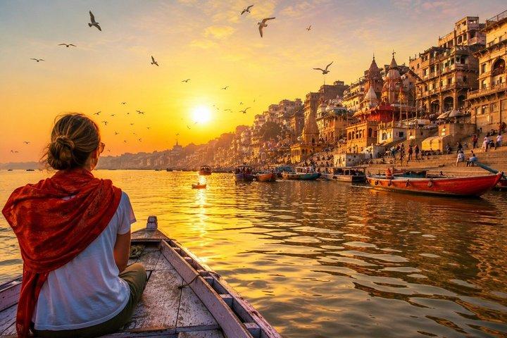 Private Varanasi Tour: Sunrise Boat Ride, Ganga Aarti & Temple