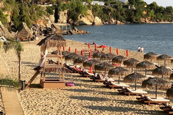From Argostoli: Melissani Lake, Myrtos View & Beach Escape